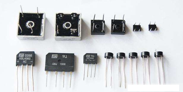 在电路中反向联接.